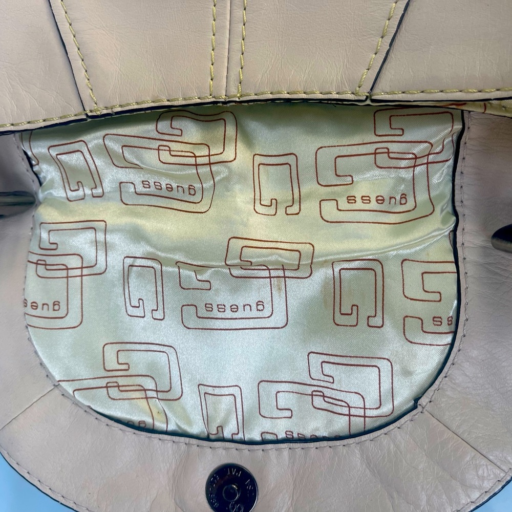 Guess messenger bag envelope style - Picture 10 of 14
